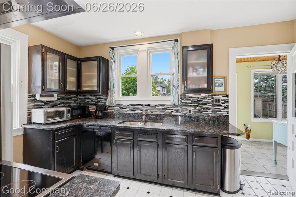 948 Cambridge Road, Berkley, MI 48072 — Photo 10