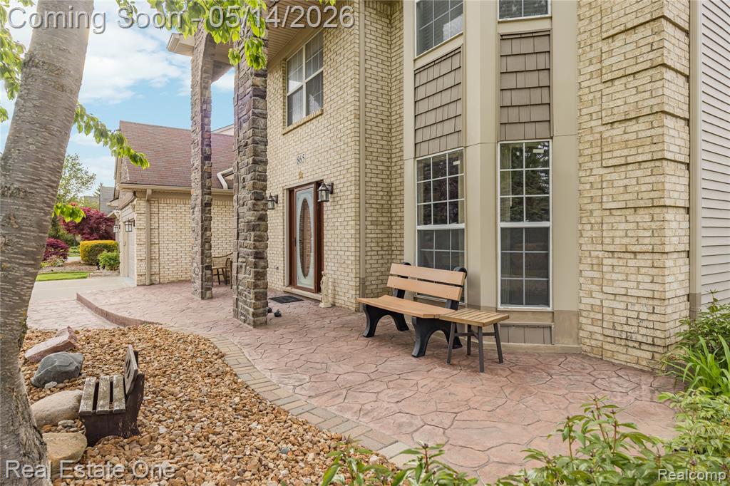 865 Drakeshire Drive, Commerce Twp, MI 48390 — Photo 5