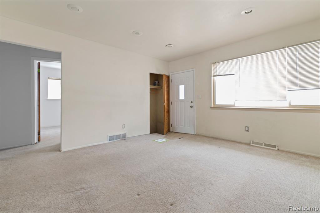 6039 N Silvery Lane, Dearborn Heights, MI 48127 — Photo 3