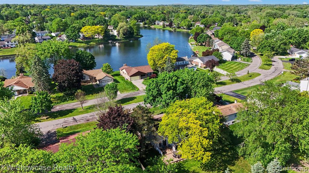 40652 Village Wood Road, Novi, MI — Photo 31