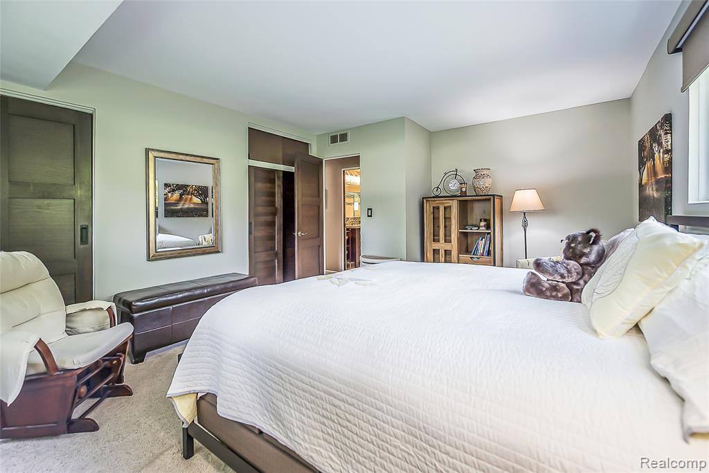 4990 Broomfield Lane, West Bloomfield, MI — Photo 48