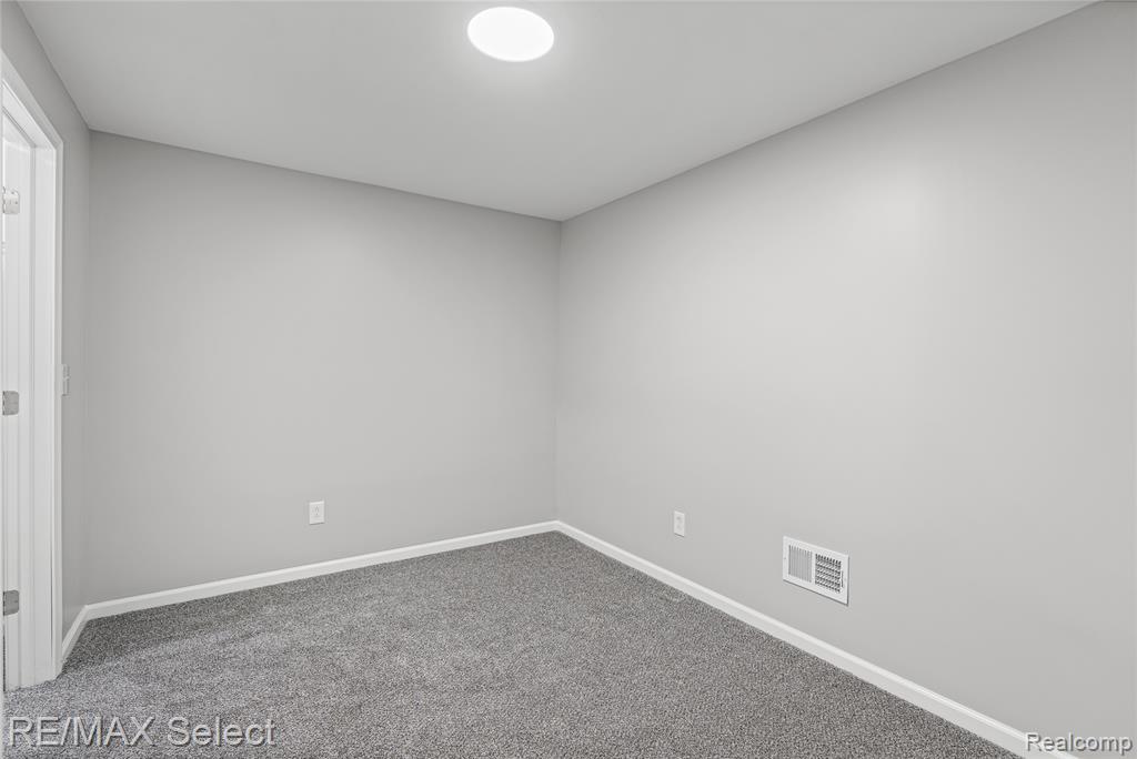 708 Wilberforce Drive, Flint, MI 48503 — Photo 24