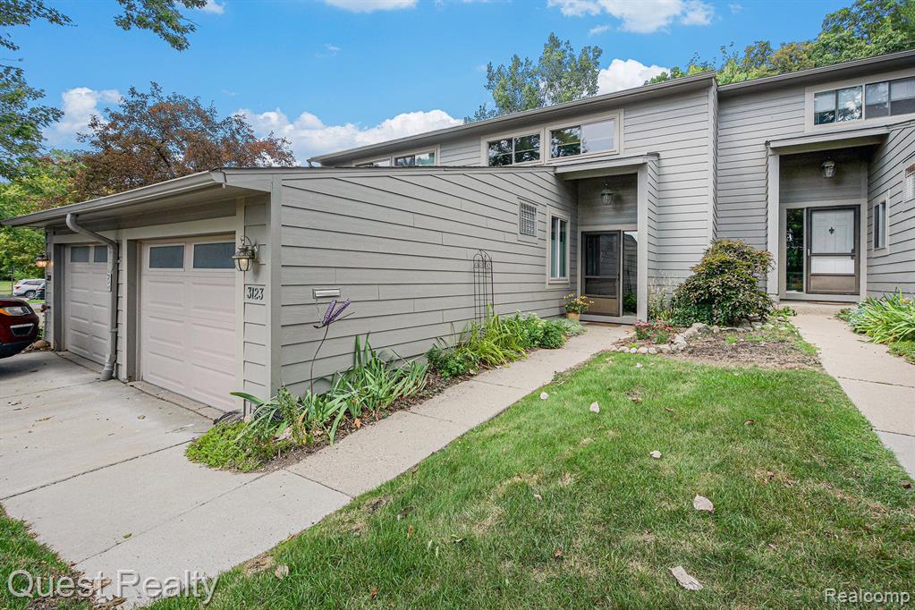 3123 LAKE HAVEN Drive, Ann Arbor, MI 48105 — Photo 2