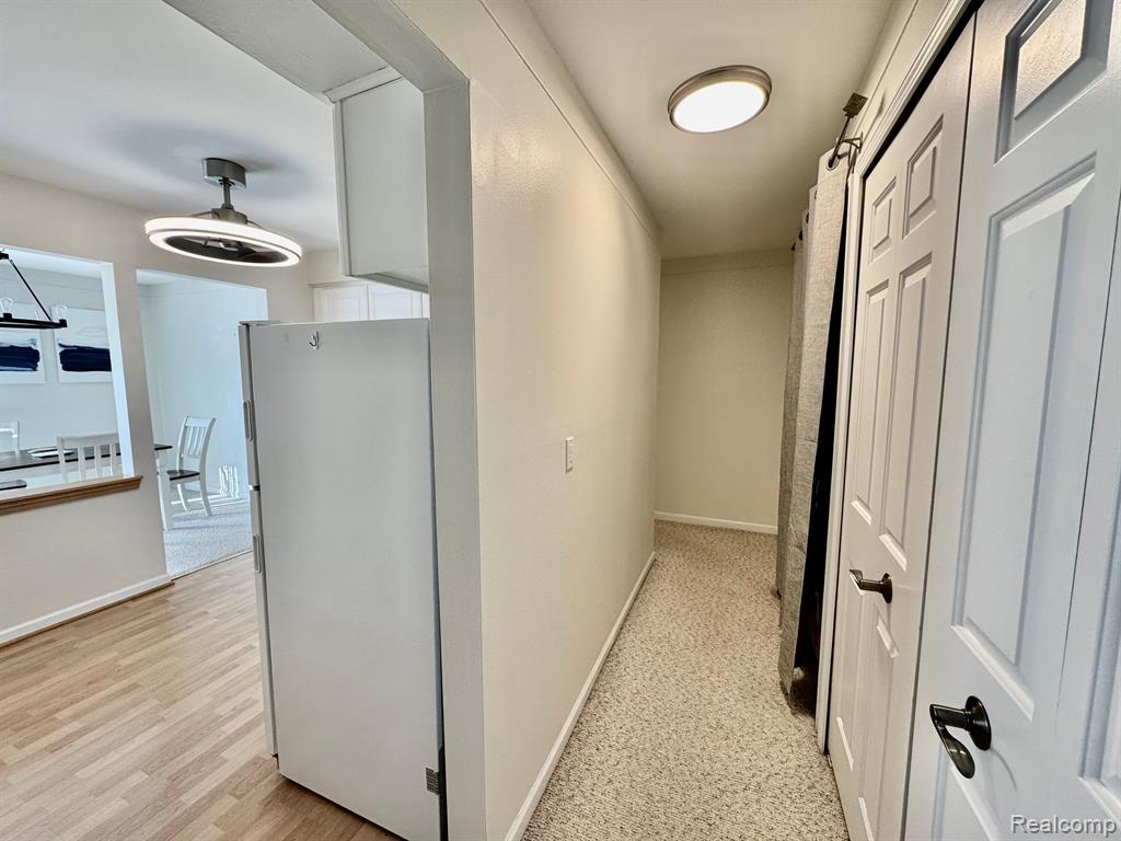 488 FOX HILLS Drive S, Bloomfield Hills, MI 48304 — Photo 10