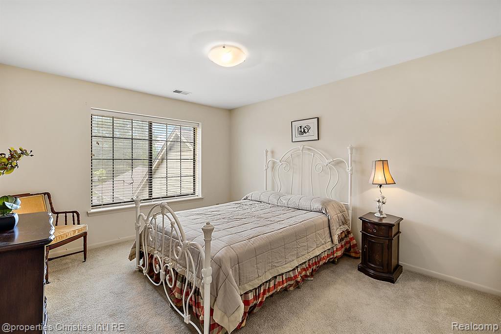 7460 PEBBLE Lane, West Bloomfield, MI — Photo 22