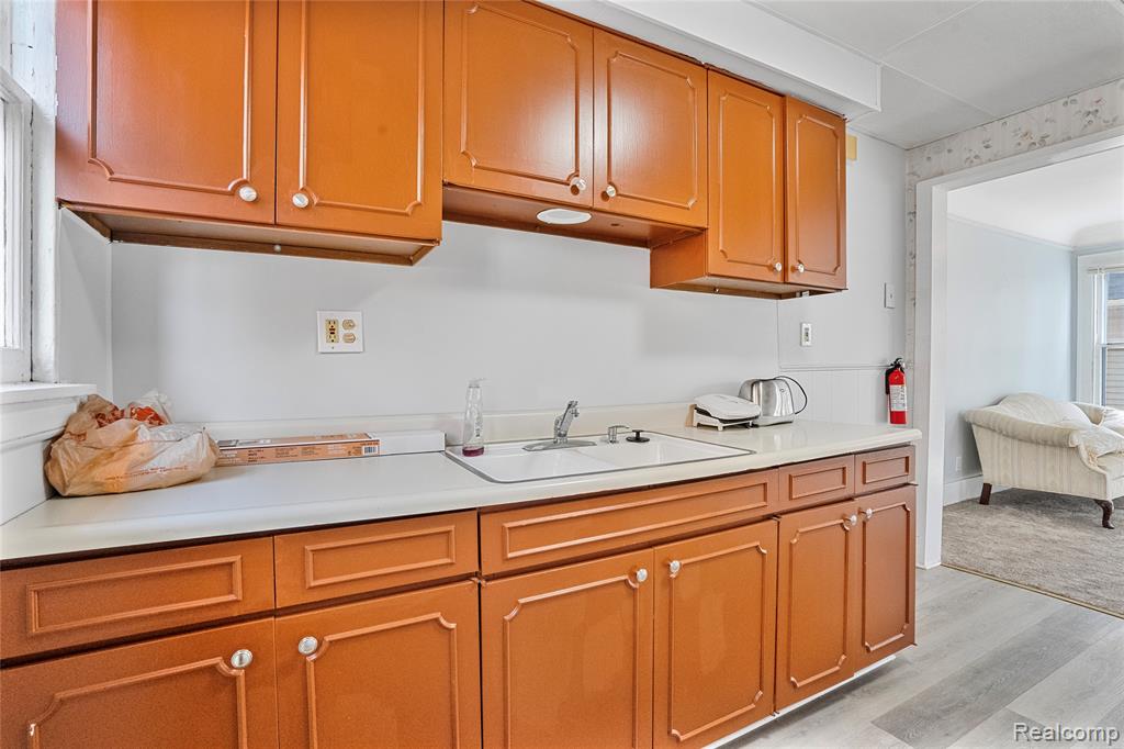 611 Emmons Boulevard, Wyandotte, MI 48192 — Photo 11