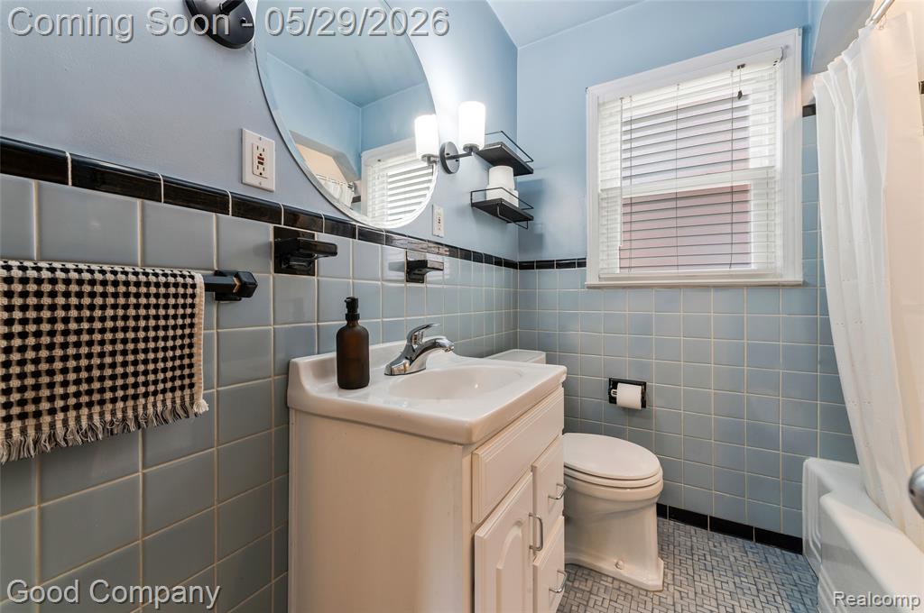 525 Helene Avenue, Royal Oak, MI 48067 — Photo 11