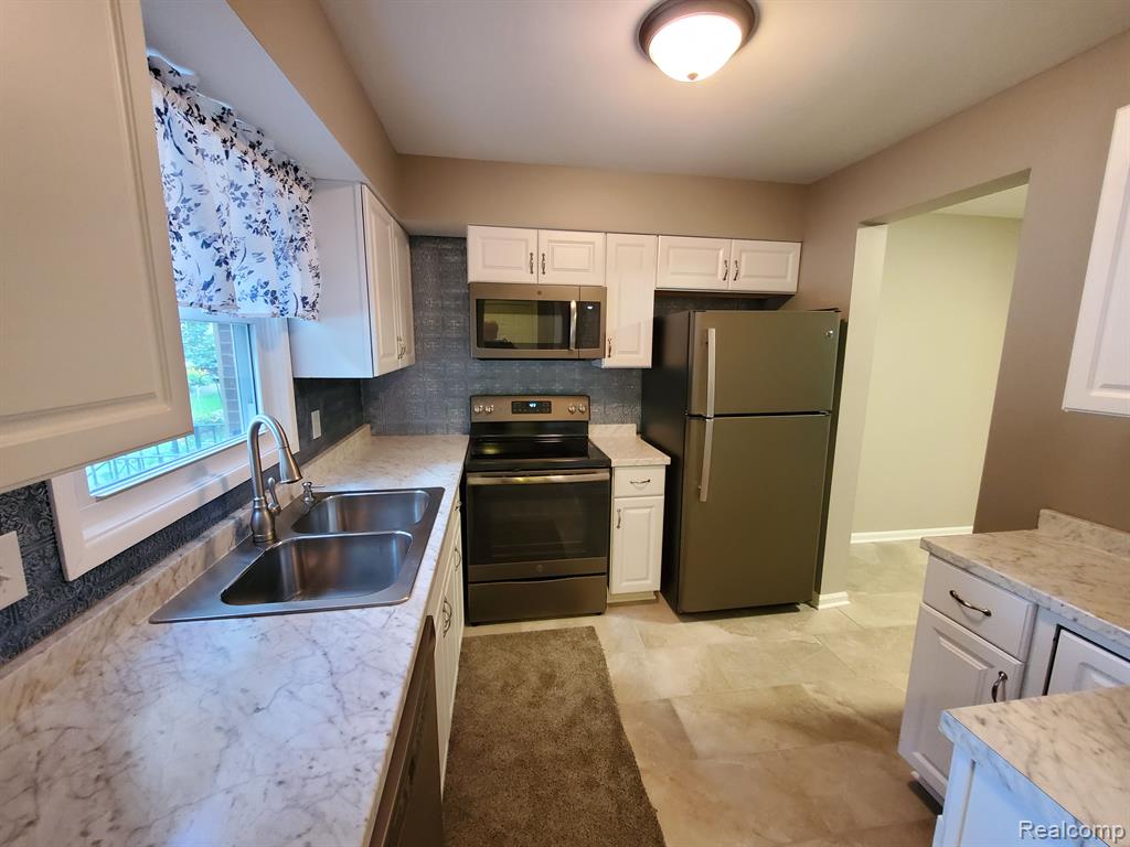 1720 BRENTWOOD Drive, Troy, MI 48098 — Photo 11