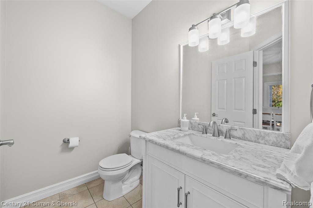 48279 Chesterfield Drive S, Dearborn, MI 48187 — Photo 19
