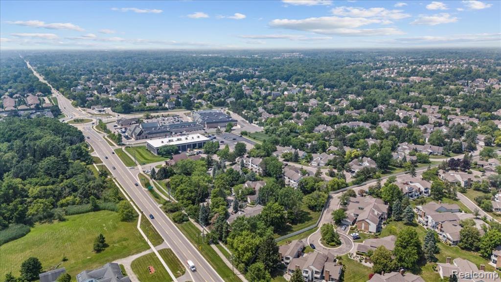 7570 Danbury Circle, West Bloomfield, MI — Photo 55