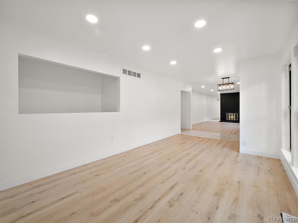 25167 GREENBROOKE Drive, Southfield, MI 48033 — Photo 25