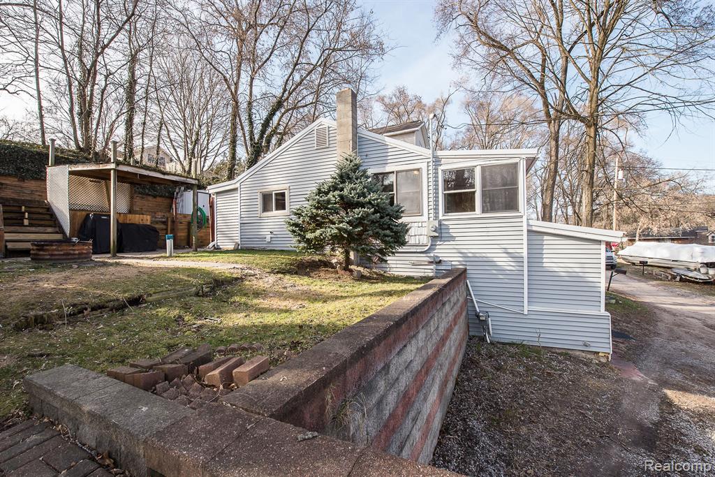 8128 Halfway Drive, Brighton, MI 48116 — Photo 34
