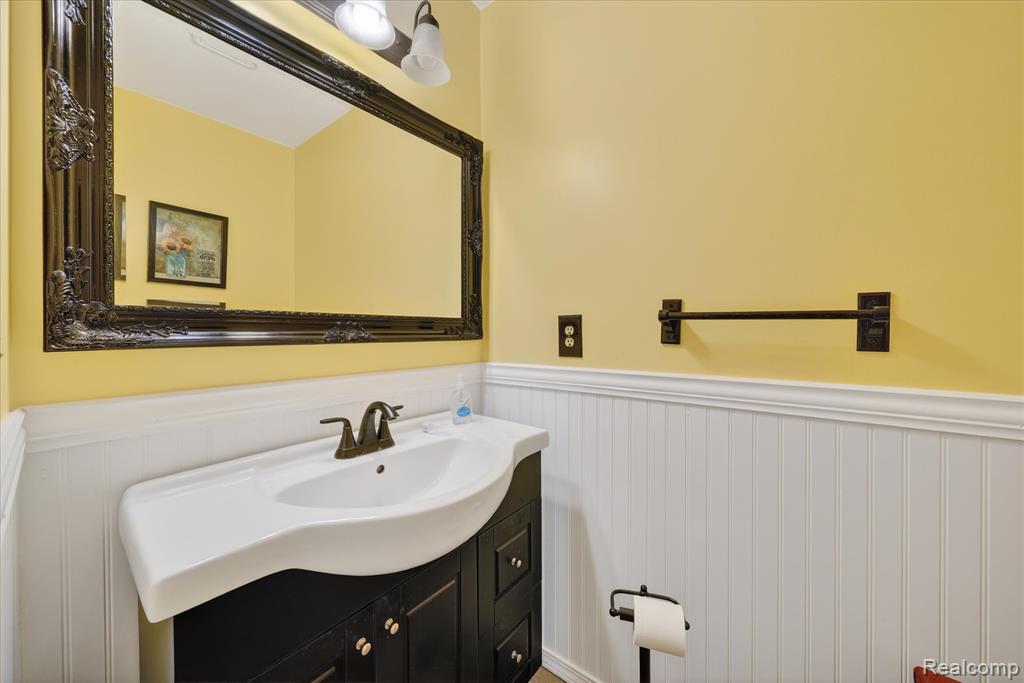 1109 Roods Lake Road, Lapeer, MI 48446 — Photo 17
