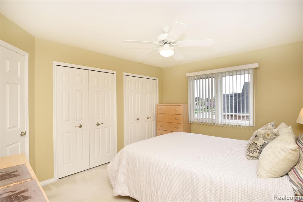 4297 SPRINGBROOK Drive, Sterling Heights, MI 48314 — Photo 35