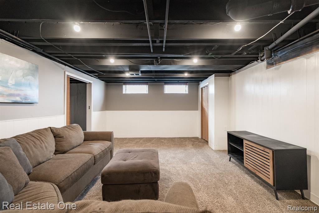 421 W Sunnybrook Drive, Royal Oak, MI 48073 — Photo 21