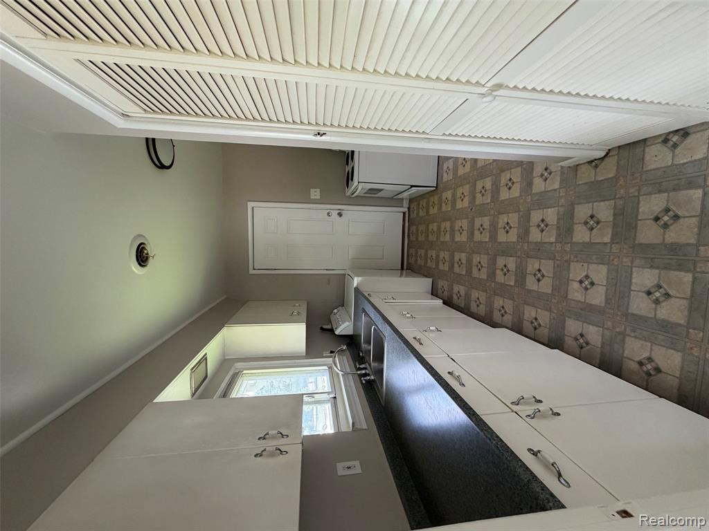 768 W MAPLEDALE Avenue, Hazel Park, MI 48030 — Photo 4