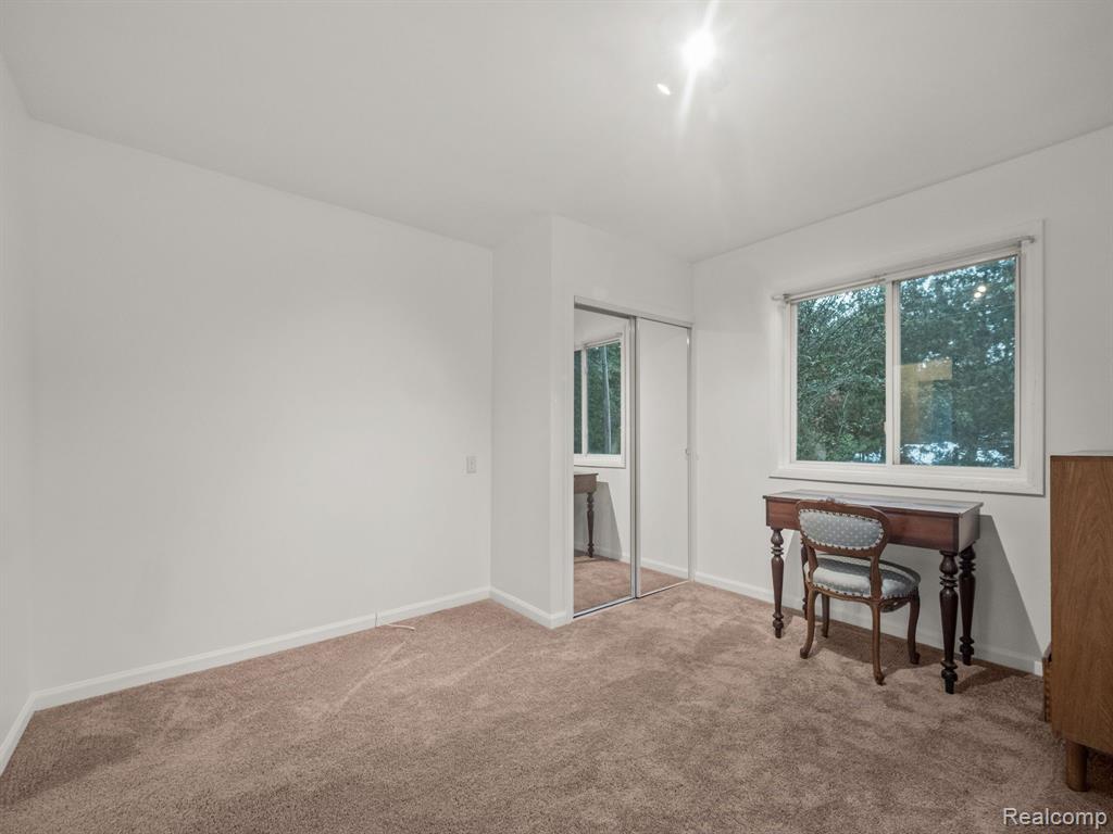 414 S SHOREWOOD Court, Lake Orion, MI 48362 — Photo 16