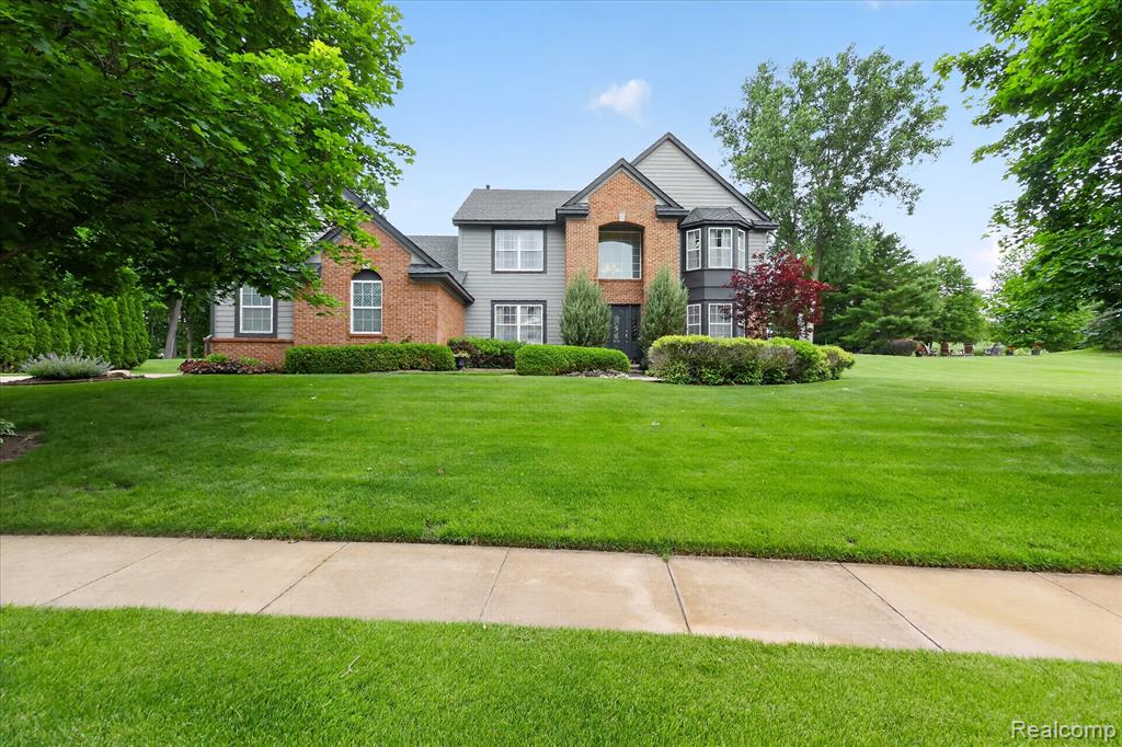 2333 Sandlewood Drive, White Lake, MI 48383