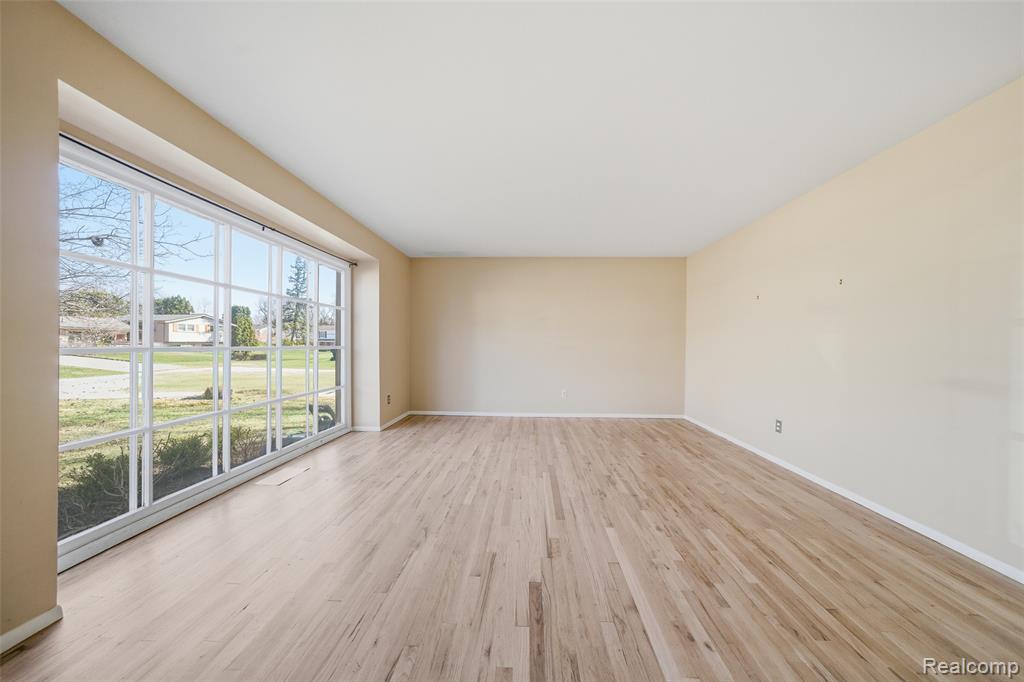 31018 Pickwick Lane, Beverly Hills, MI 48025 — Photo 21