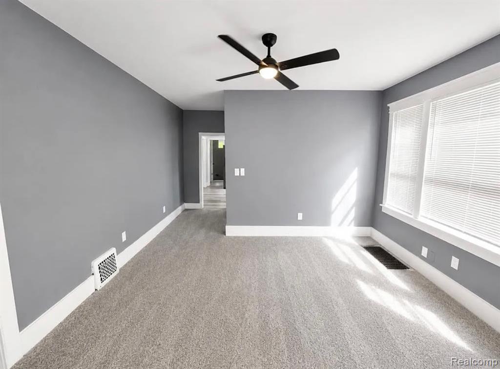 1686 Hazelwood Street - Photo 4