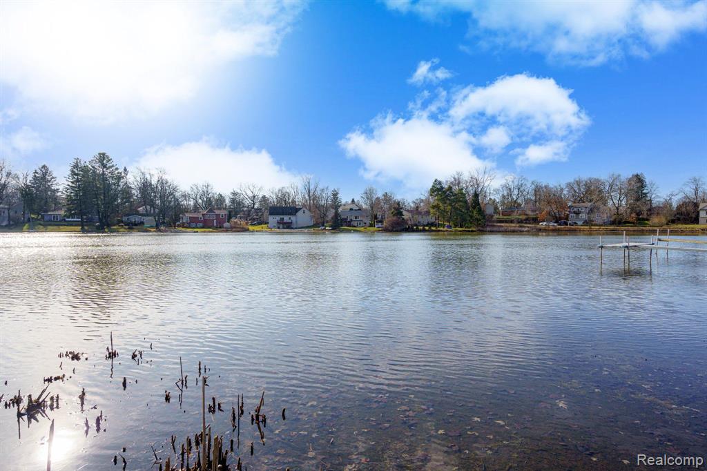 411 BUNNY RUN Boulevard, Lake Orion, MI 48362 — Photo 2