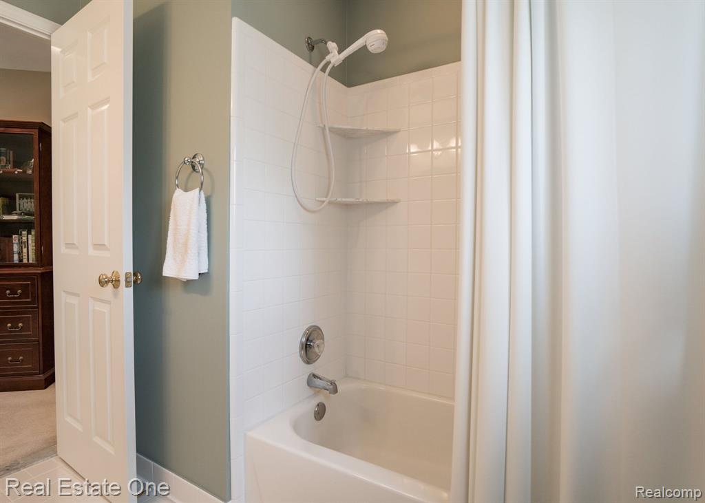6894 LANCEWOOD, Shelby Twp, MI 48316 — Photo 37