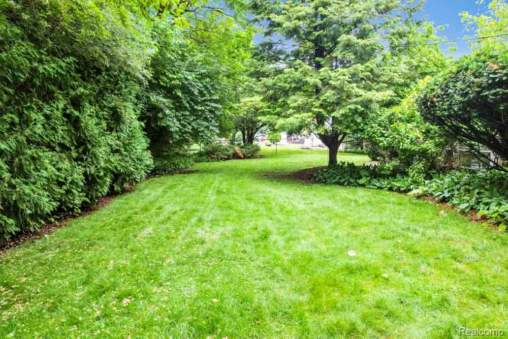 6672 Timber Ridge Drive, Bloomfield Hills, MI 48301 — Photo 39