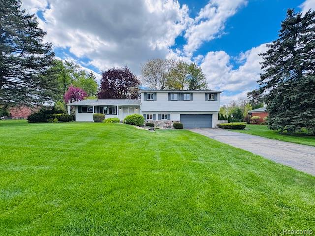 2712 Rambling Way, Bloomfield Hills, MI 48302 — front exterior