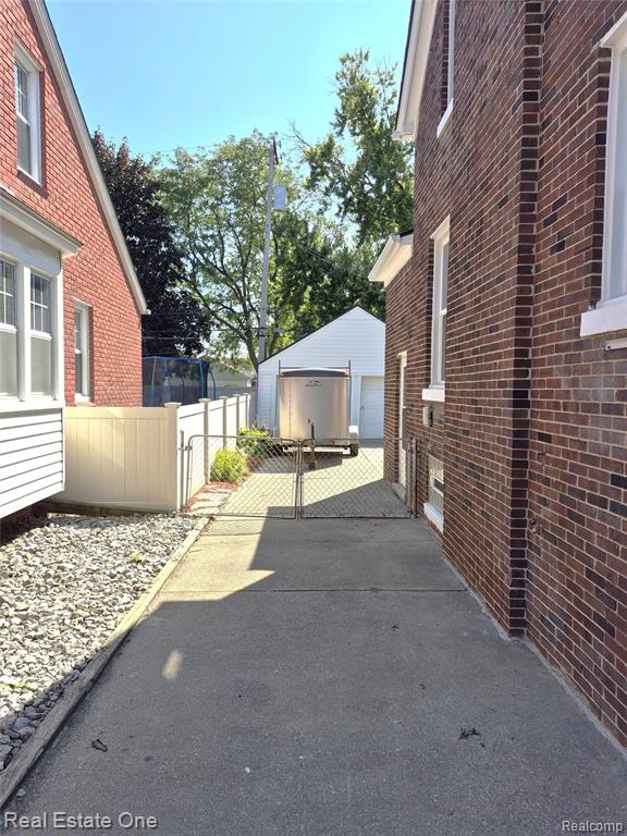 13105 Oakdale Street, Southgate, MI 48195 — Photo 31