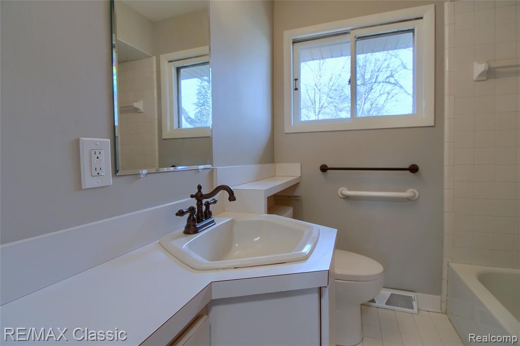 5155 Daron Lane, West Bloomfield, MI 48324 — Photo 19