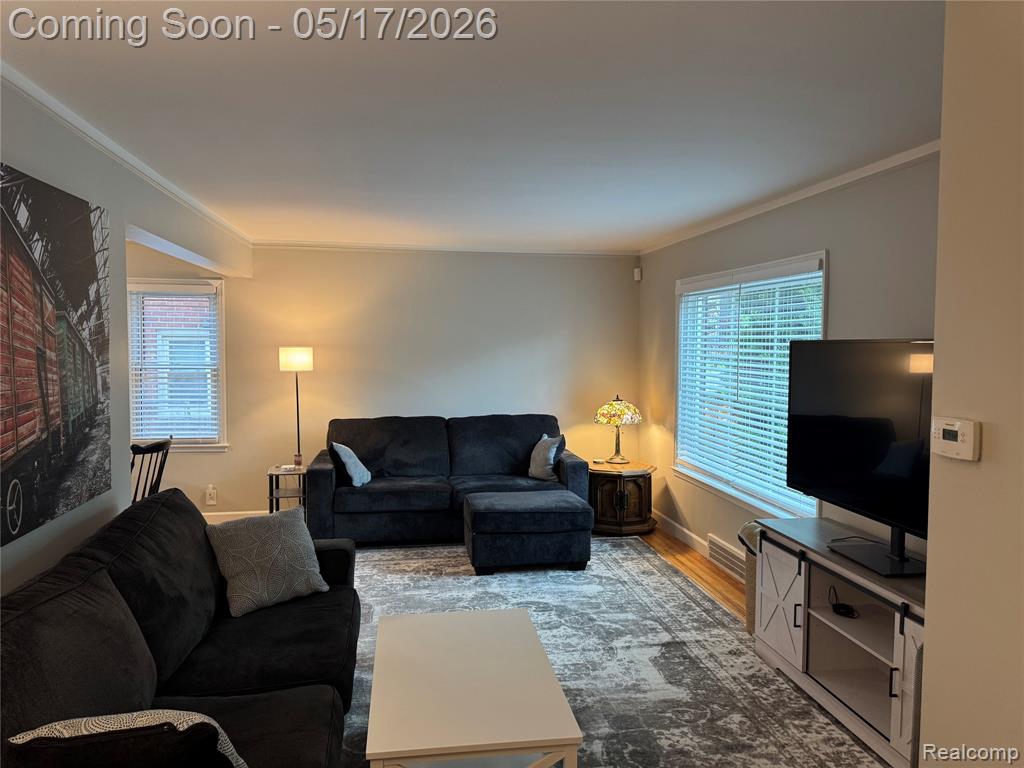 19242 Raymond Street, Grosse Pointe Woods, MI 48236 — Photo 9
