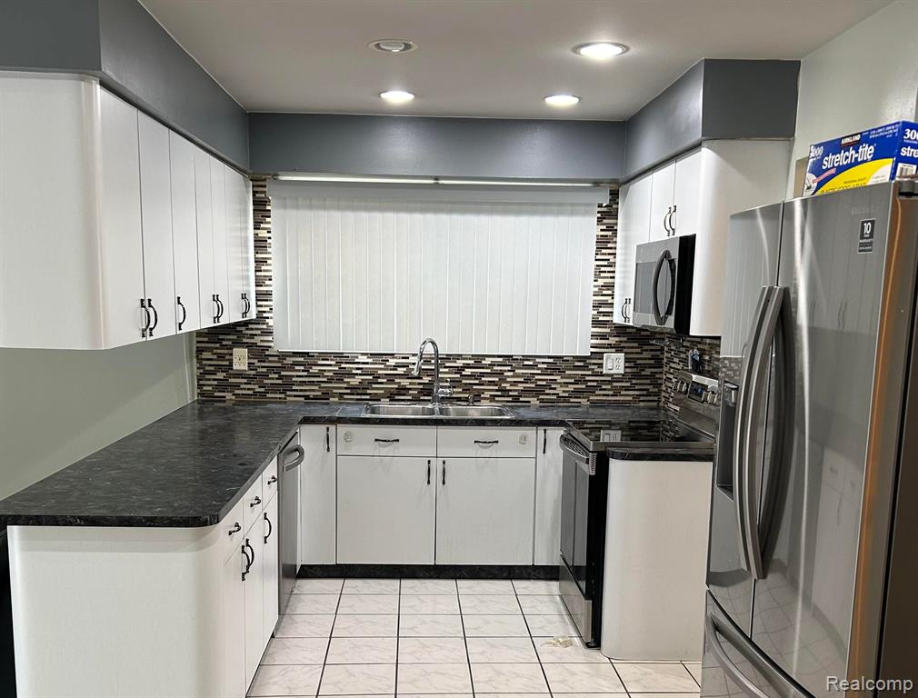 39581 Edgemont Drive, Sterling Heights, MI 48310 — Photo 9
