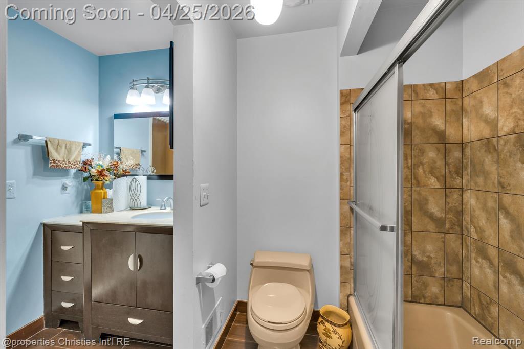 7573 Ashburton Court, West Bloomfield, MI — Photo 35