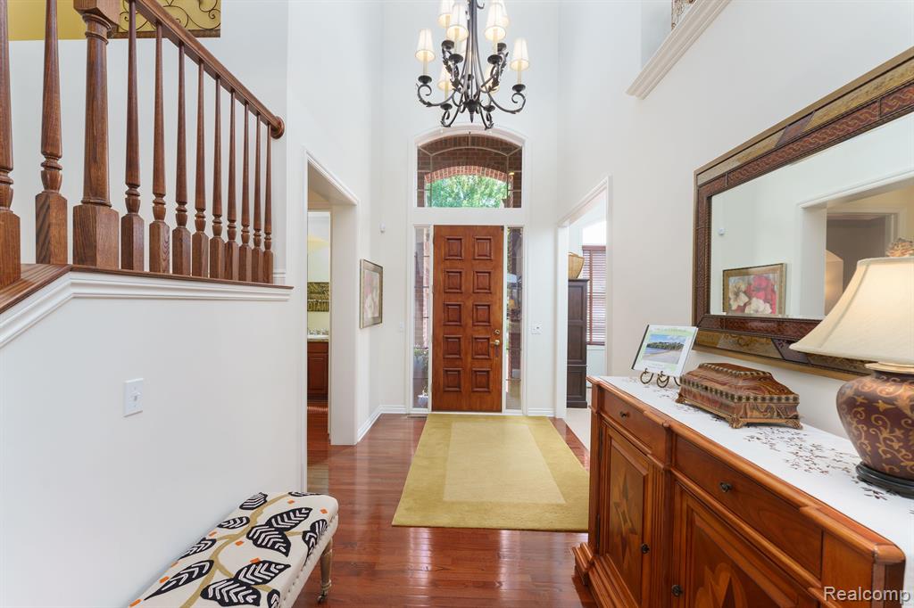 10769 CLIFFVIEW Drive, South Lyon, MI 48178 — Photo 2
