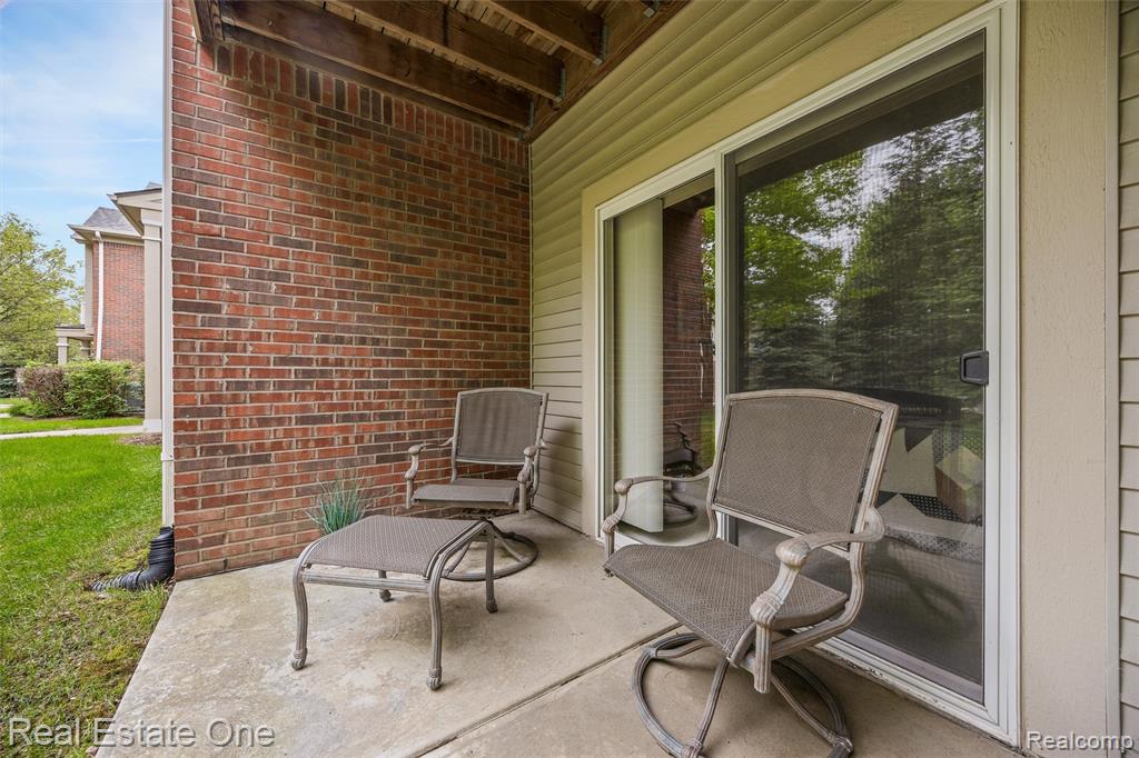 4104 Chesapeake Circle, Walled Lake, MI 48390 — Photo 14