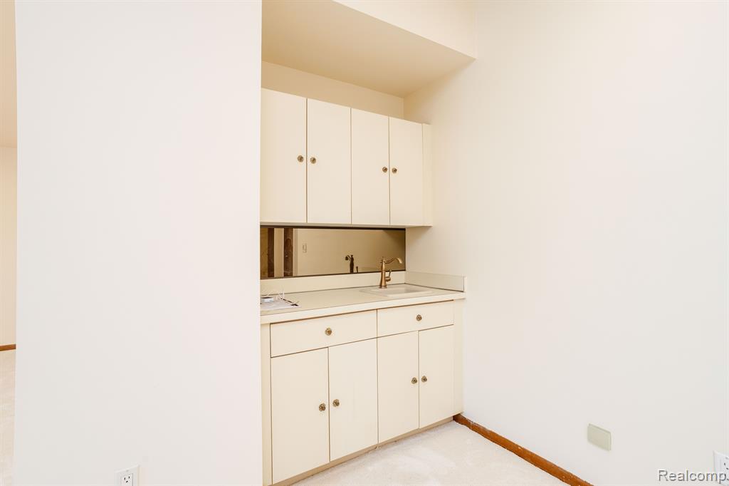 4421 PINEHURST Drive, West Bloomfield, MI — Photo 10