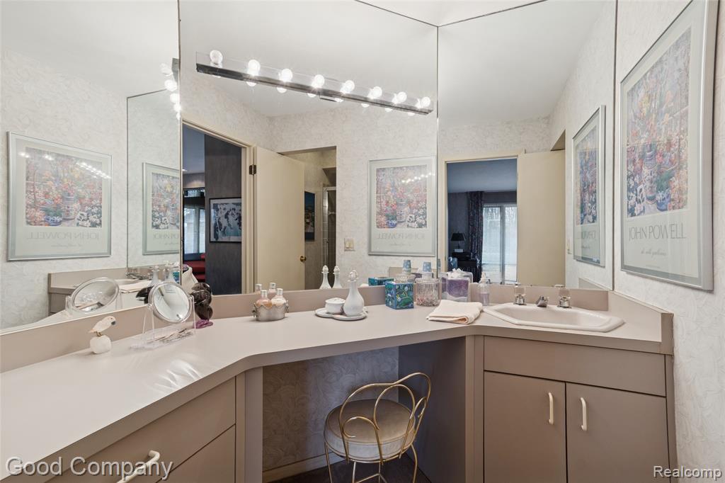 5104 Woodcliff Hill Road W, West Bloomfield, MI 48323 — Photo 39