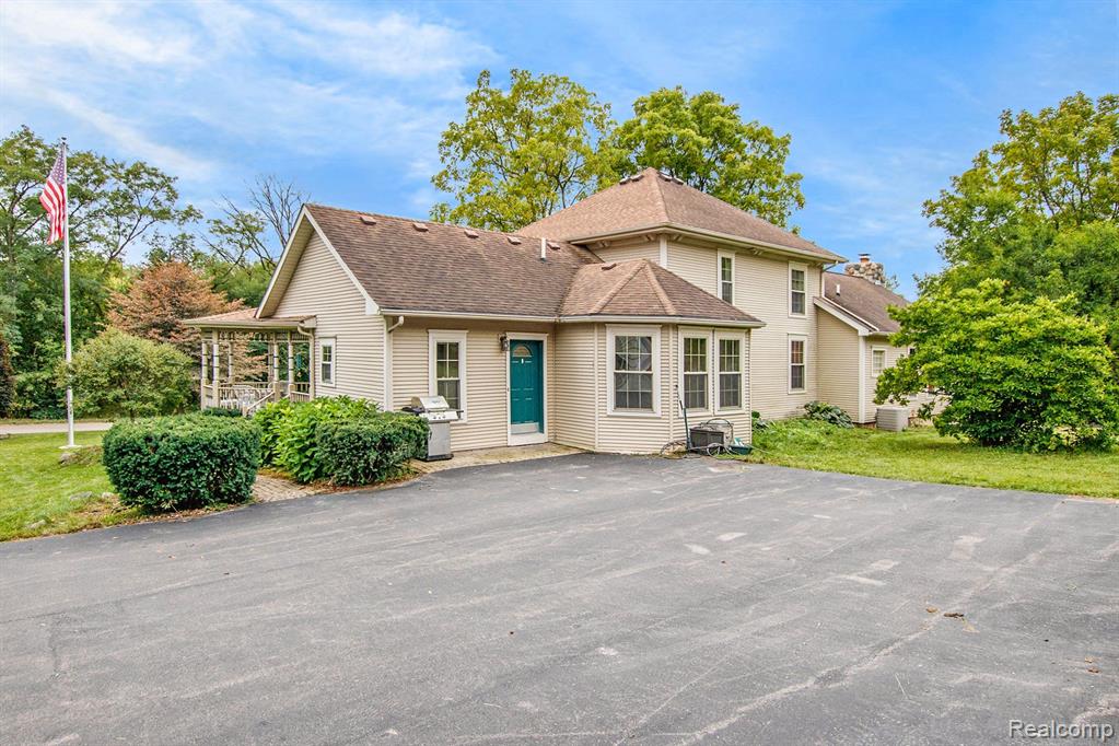 9001 Bergin Road, Howell, MI 48843 — Photo 2