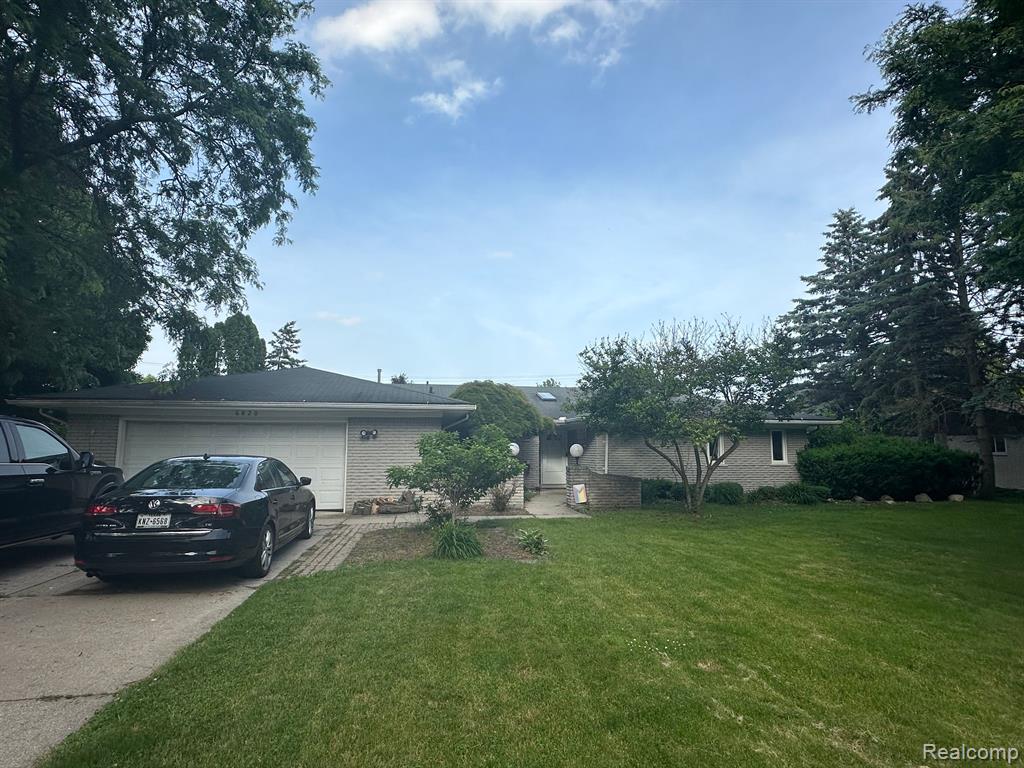 6820 FREDMOOR Drive, Troy, MI 48098