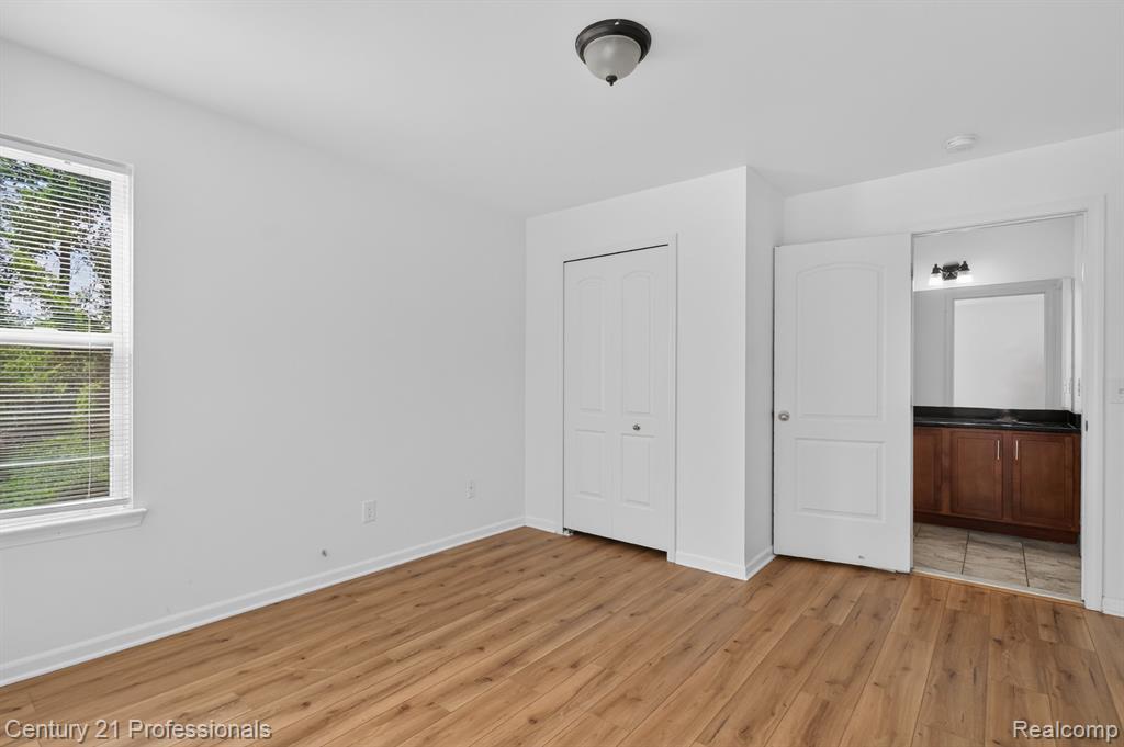 2042 Decker Road, Walled Lake, MI 48390 — Photo 33