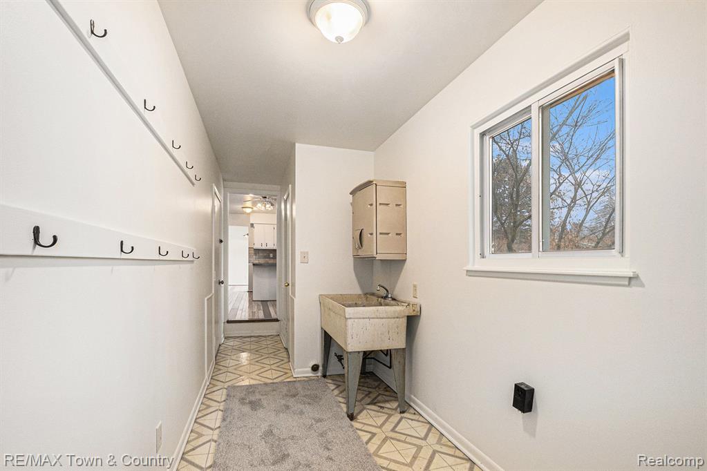 537 SPRING Lane, Flushing, MI 48433 — Photo 11