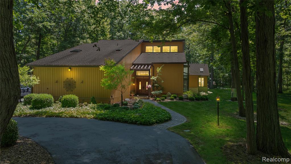 8931 Bridge Road, Grosse Ile, MI 48138 — front exterior
