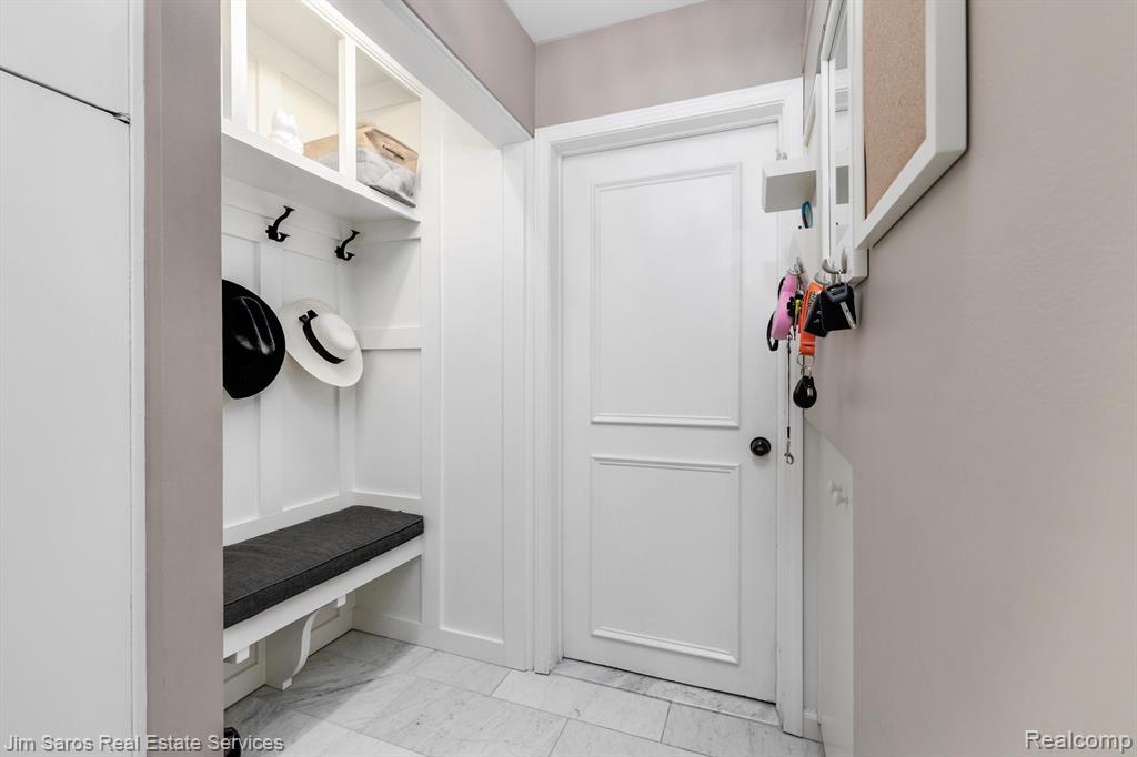 71 WOODLAND SHORES Drive, Grosse Pointe Shores, MI 48236 — Photo 18