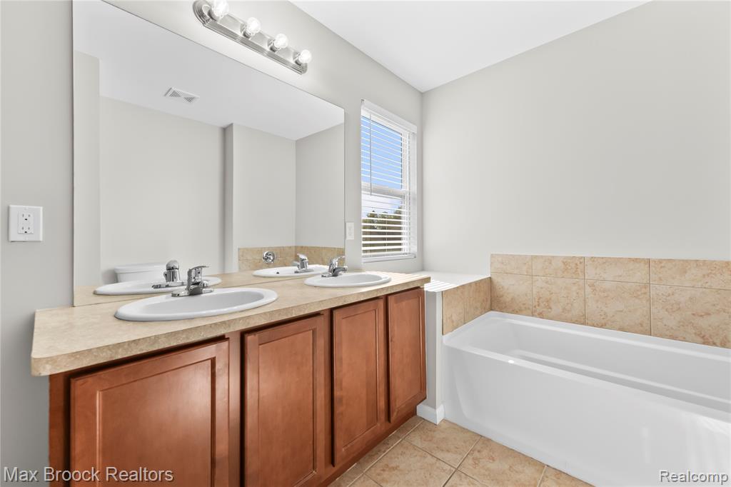 6023 Treetops Drive, Romulus, MI 48174 — Photo 22