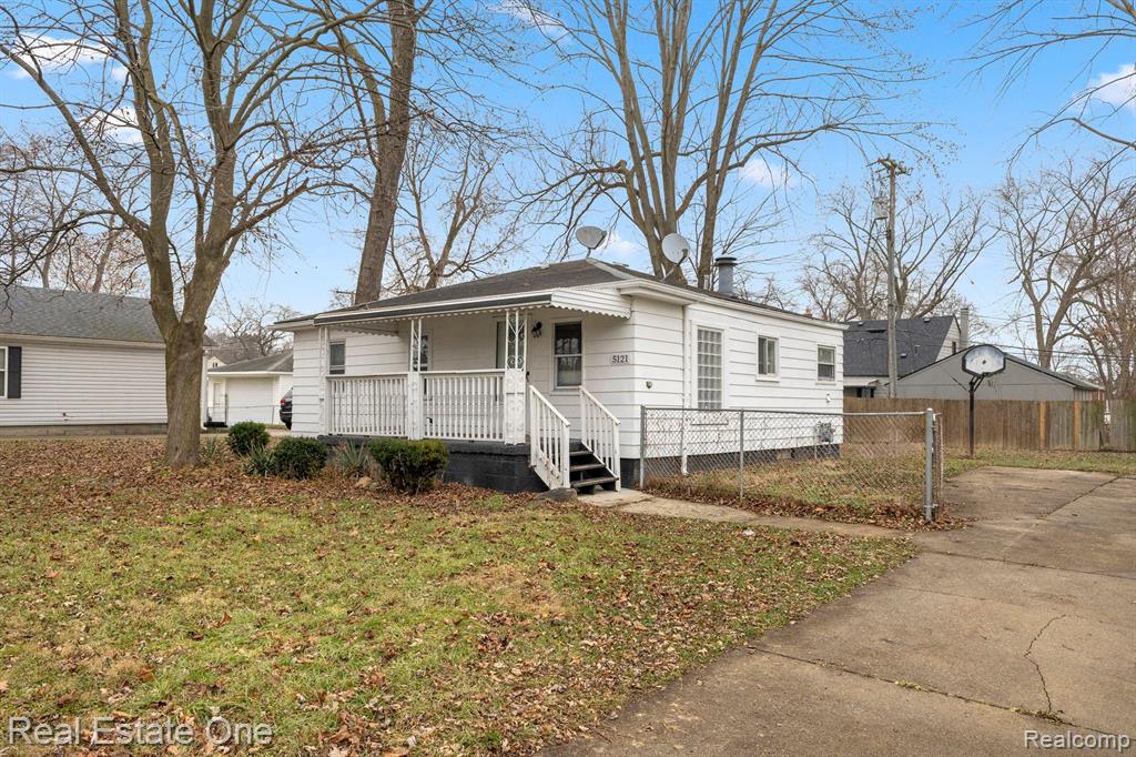 5121 CROISSANT Street, Dearborn Heights, MI 48125 — Photo 4