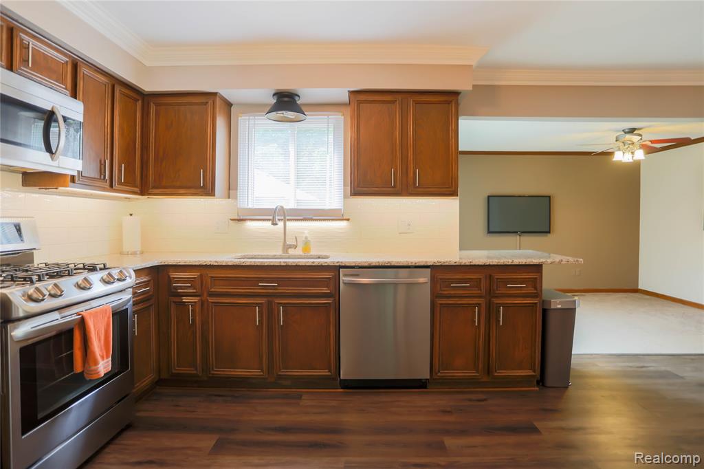 40755 Oakwood Court, Clinton Twp, MI 48038 — Photo 27