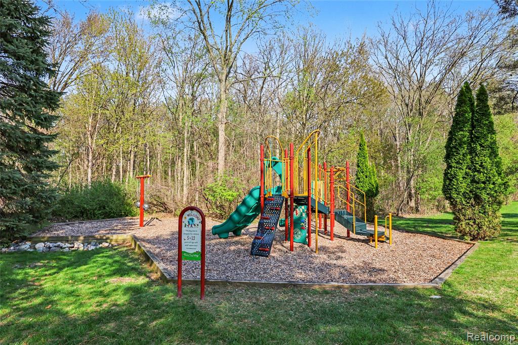 4578 Berkshire Drive, Sterling Heights, MI 48314 — Photo 30