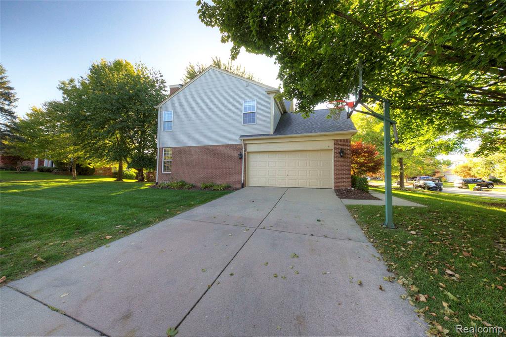 702 Westhills Drive, South Lyon, MI 48178 — Photo 9