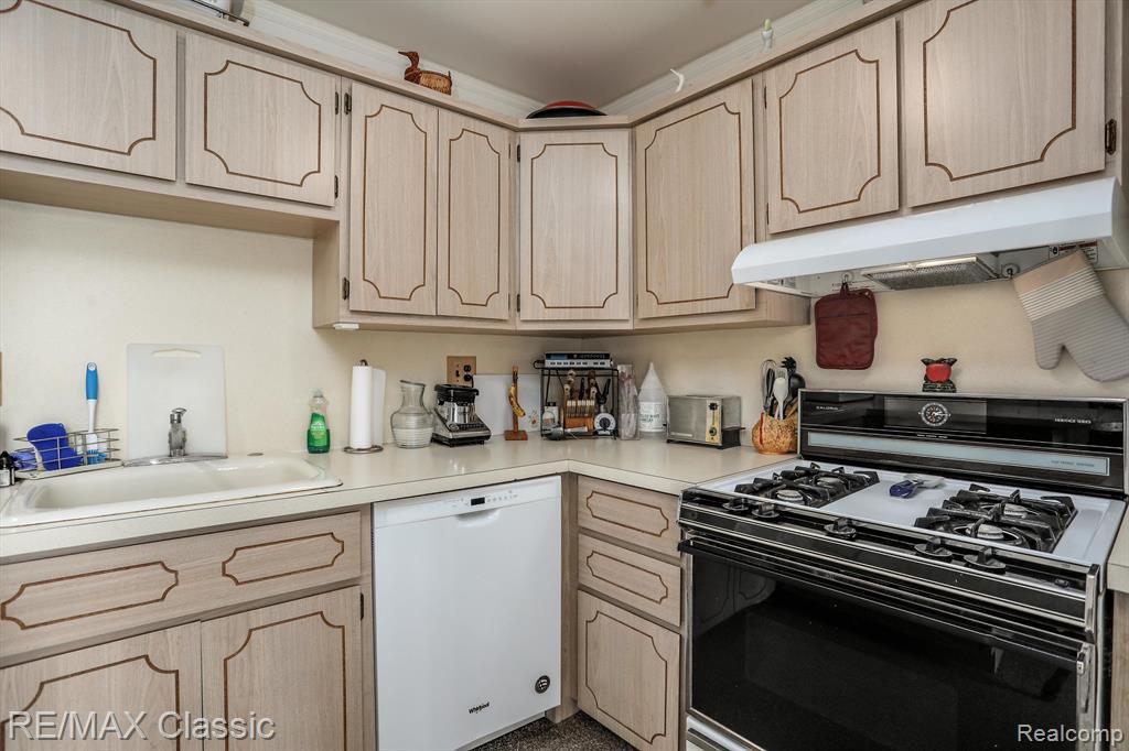 22808 RENFORD Street, Novi, MI — Photo 14