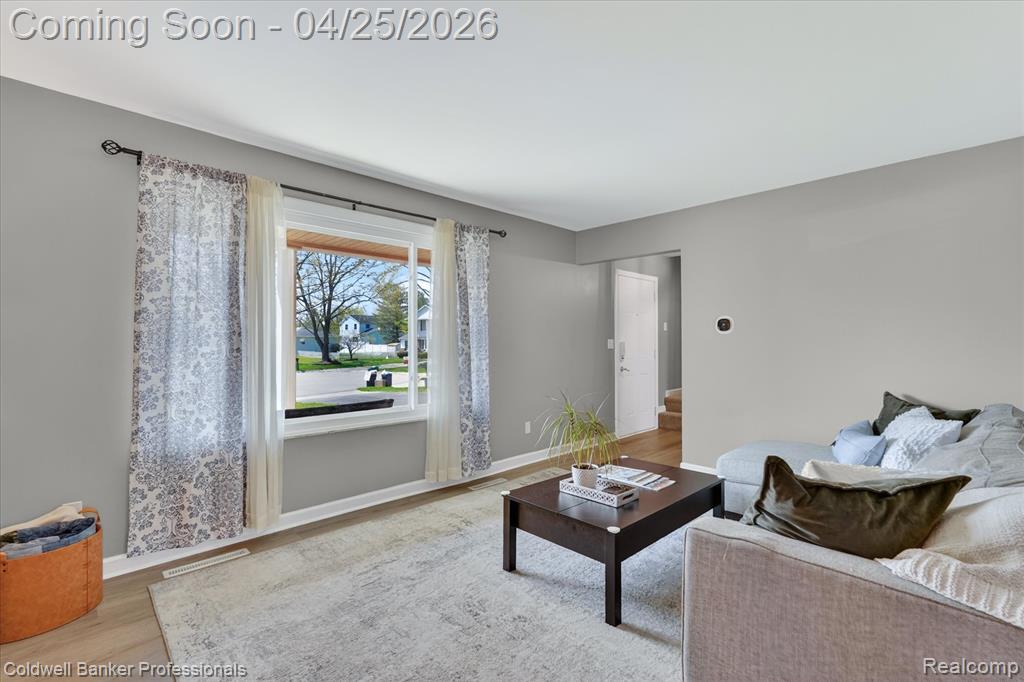 8303 Belle Bluff Drive, Grand Blanc, MI 48439 — Photo 5